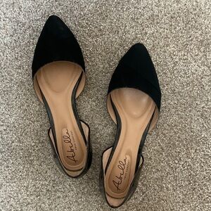 Abella Women's Black and Tan Flats